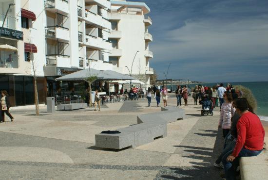 Apartamento Urb. Vila Nova, Lote 5 Armação de Pêra Exteriör bild