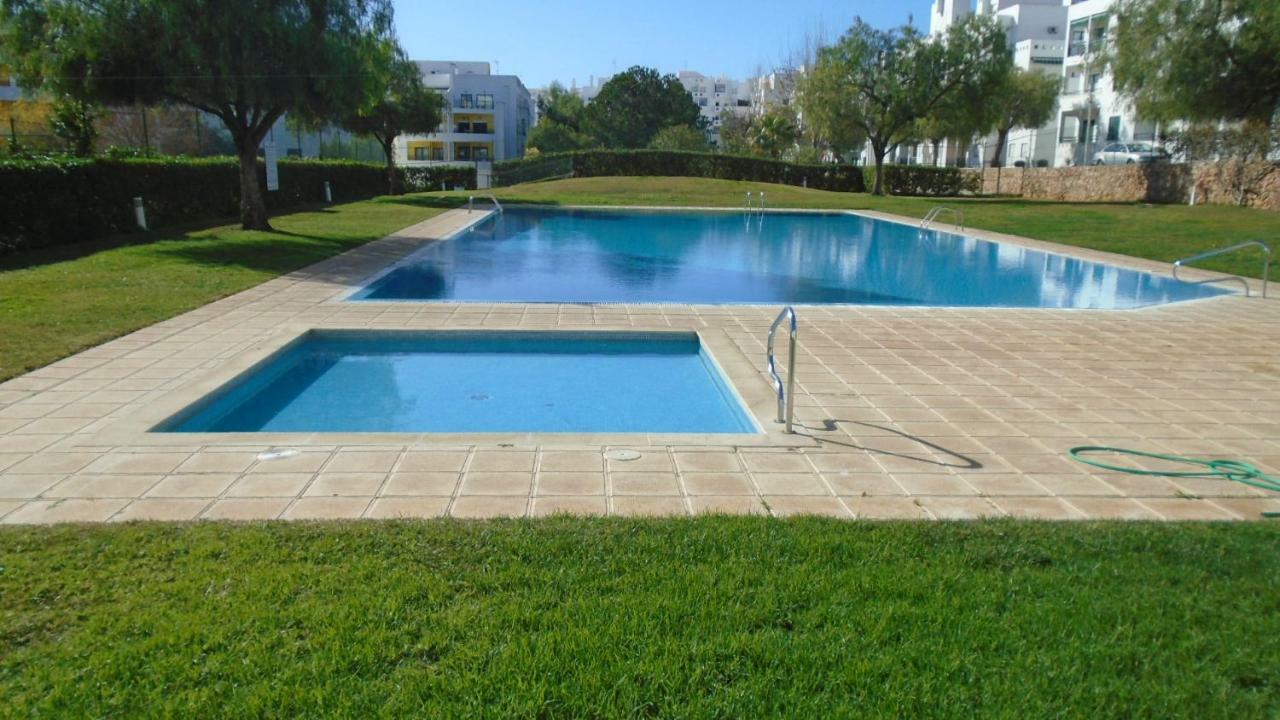 Apartamento Urb. Vila Nova, Lote 5 Armação de Pêra Exteriör bild